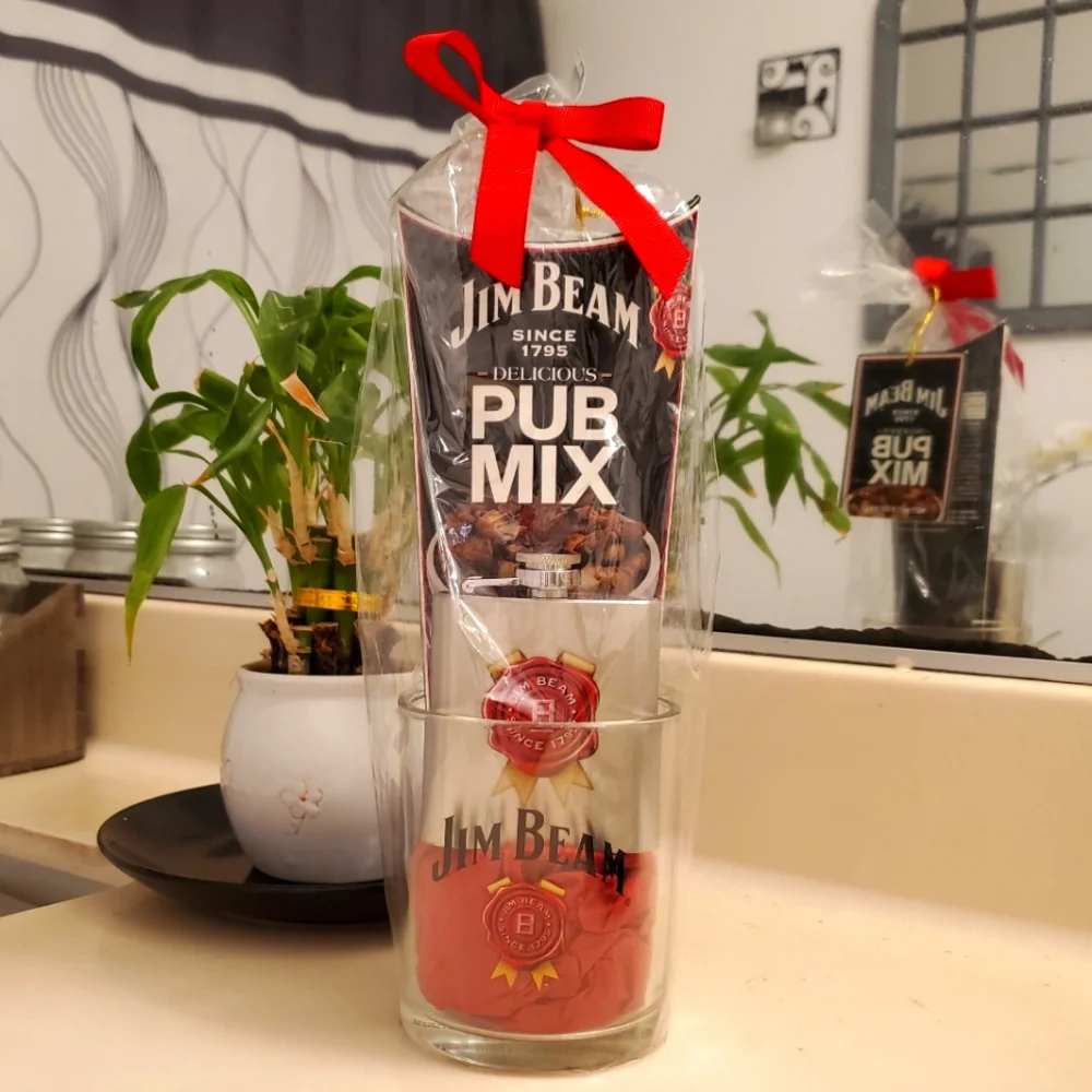 Jim Beam Whiskey flask gift set NWT